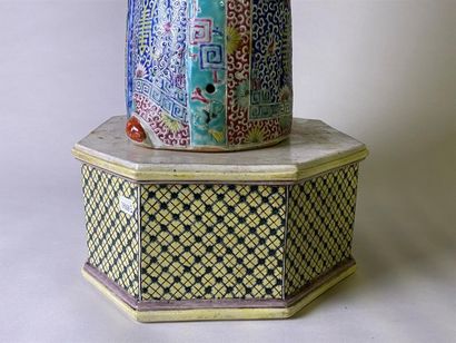 CHINE, XXe.
Statue d'immortel en porcelaine...