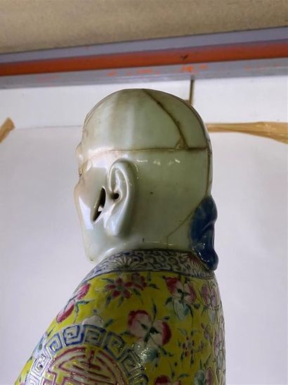 CHINE, XXe.
Statue d'immortel en porcelaine...