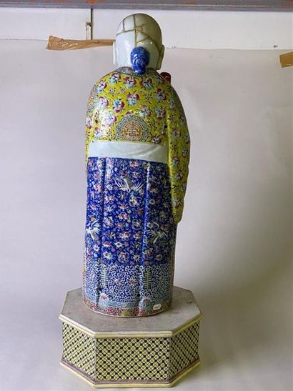 CHINE, XXe.
Statue d'immortel en porcelaine...