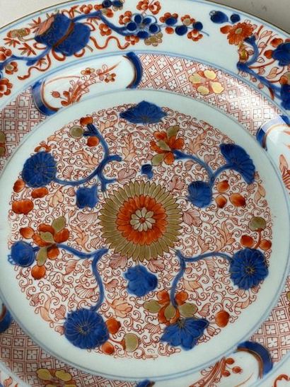 CHINE, XVIIIe.
Assiette en porcelaine Imari...