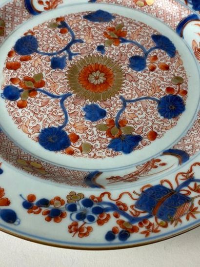 CHINE, XVIIIe.
Assiette en porcelaine Imari...