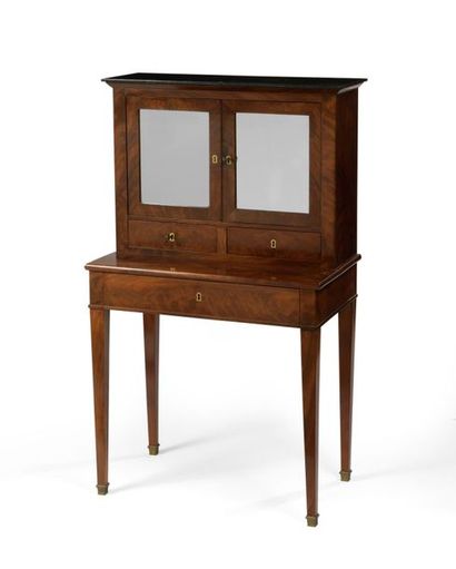 Bureau à gradin rectangulaire en placage...