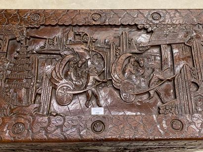 CHINE, début XXe.
Coffre rectangulaire en...