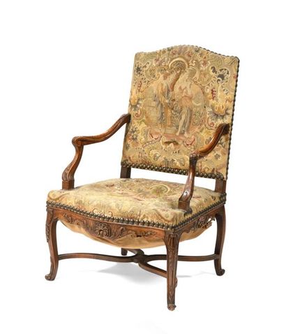Fauteuil à dossier plat en bois mouluré et...