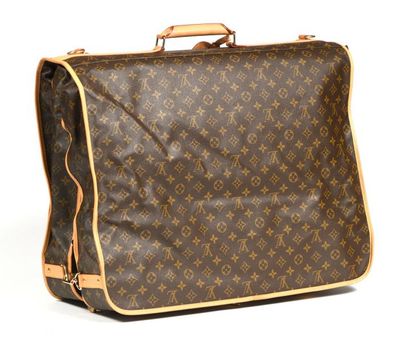 Louis VUITTON, PARIS.
Porte-habits cinq cintres...