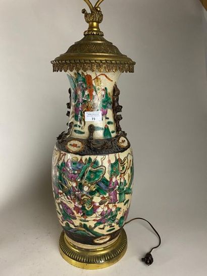 CHINE, NANKIN, première moitié XXe.
Vase...
