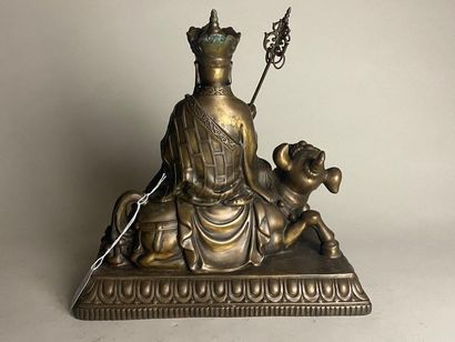 CHINE, XXe.
Statuette de Xuanzang en bronze,...