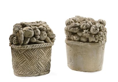 Deux éléments décoratifs en pierre calcaire...