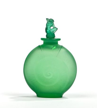 LALIQUE .
Petit flacon de parfum circulaire...
