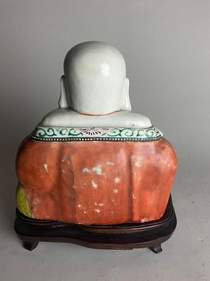 CHINE, XXe.
Statuette de luohan en porcelaine...