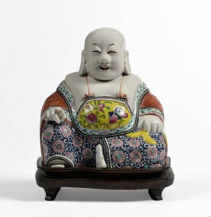 CHINE, XXe.
Statuette de luohan en porcelaine...