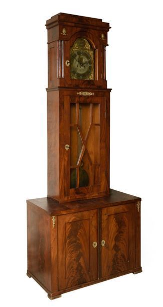 Importante horloge de parquet en placage...