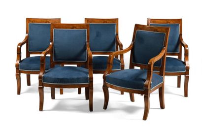 Mobilier de salon en acajou blond comprenant...