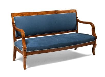 Mobilier de salon en acajou blond comprenant...