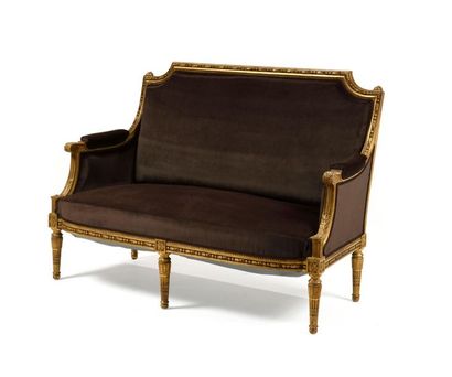 Banquette en bois mouluré sculpté et doré,...