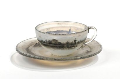 DAUM NANCY.
Petite tasse et sa sous-tasse...