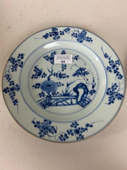 CHINE, XVIIIe.
Deux assiettes en porcelaine...