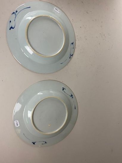 CHINE, XVIIIe.
Deux assiettes en porcelaine...