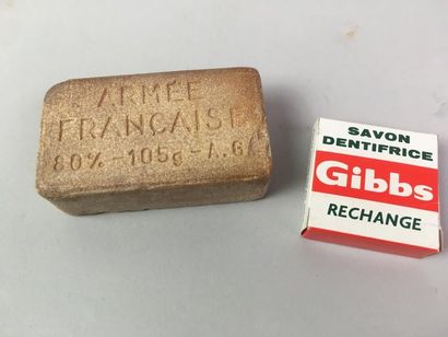 France, période France 40.
Lot de souvenirs.
-...