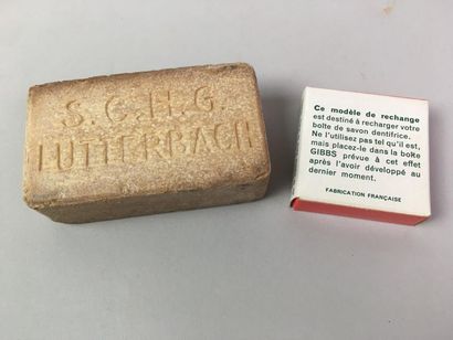 France, période France 40.
Lot de souvenirs.
-...