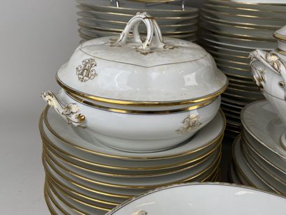 Important service de table en porcelaine...