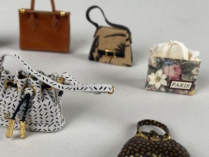 Collection de 15 miniatures d'après maroquinerie...