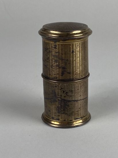 Etui cylindrique en argent et argent doré...