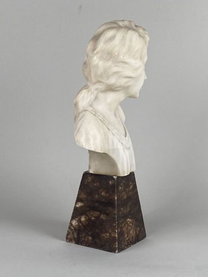 Ecole française vers 1900.

Buste de femme.

Sculpture...