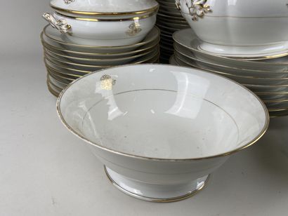 Important service de table en porcelaine...