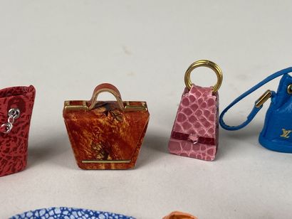Collection de 15 miniatures d'après maroquinerie...