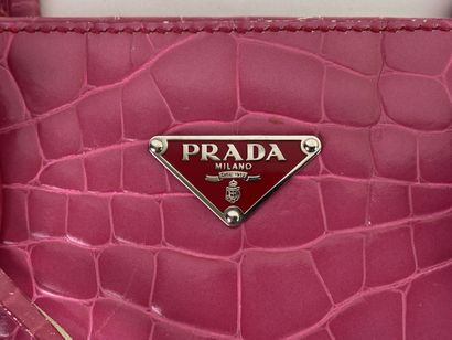 PRADA, Milano.

Sac à main à deux anses en...
