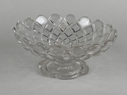 BACCARAT.

Coupe sur pied en cristal taillé...