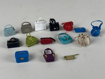 Collection de 15 miniatures d'après maroquinerie...
