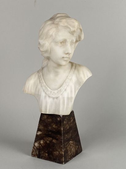 Ecole française vers 1900.

Buste de femme.

Sculpture...