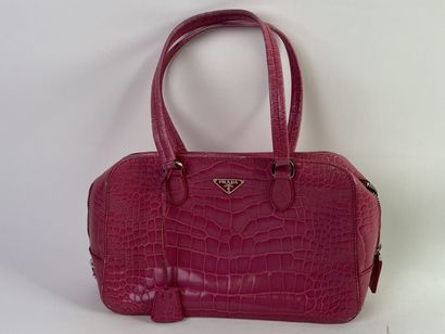 PRADA, Milano.

Sac à main à deux anses en...