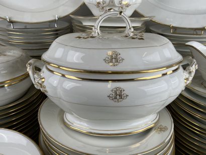 Important service de table en porcelaine...