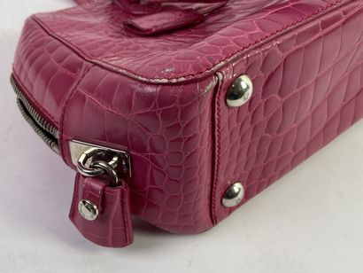 PRADA, Milano.

Sac à main à deux anses en...