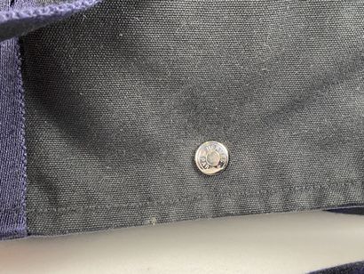 HERMES.

Besace en toile noire à bandoulière...