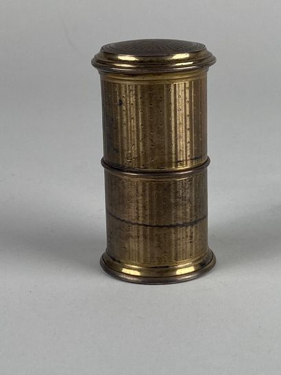 Etui cylindrique en argent et argent doré...