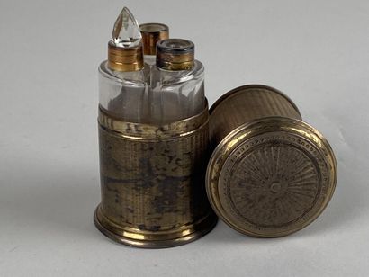 Etui cylindrique en argent et argent doré...