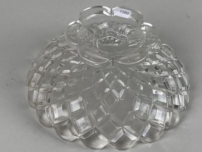BACCARAT.

Coupe sur pied en cristal taillé...