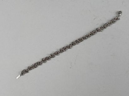 LALIQUE.

Bracelet en argent à maille fantaisie.

Longueur...