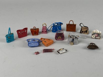 Collection de 15 miniatures d'après maroquinerie...
