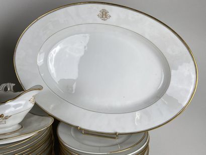 Important service de table en porcelaine...