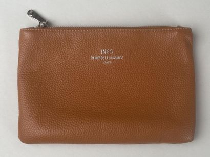INES de la FRESSANGE.

Petite pochette de...