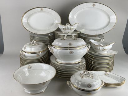 Important service de table en porcelaine...