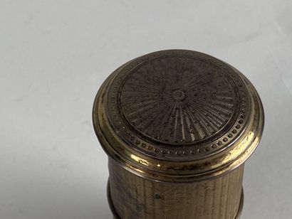 Etui cylindrique en argent et argent doré...