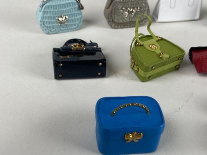 Collection de 15 miniatures d'après maroquinerie...
