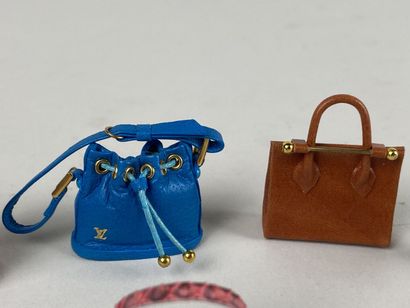 Collection de 15 miniatures d'après maroquinerie...