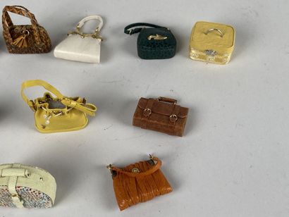 Collection de 15 miniatures d'après maroquinerie...